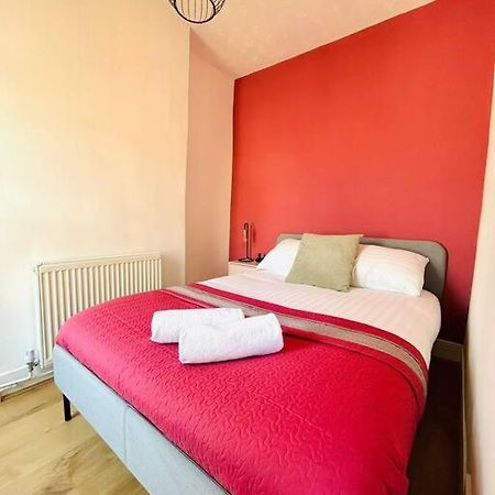 Elegant House In Stratford Apartment London Bagian luar foto