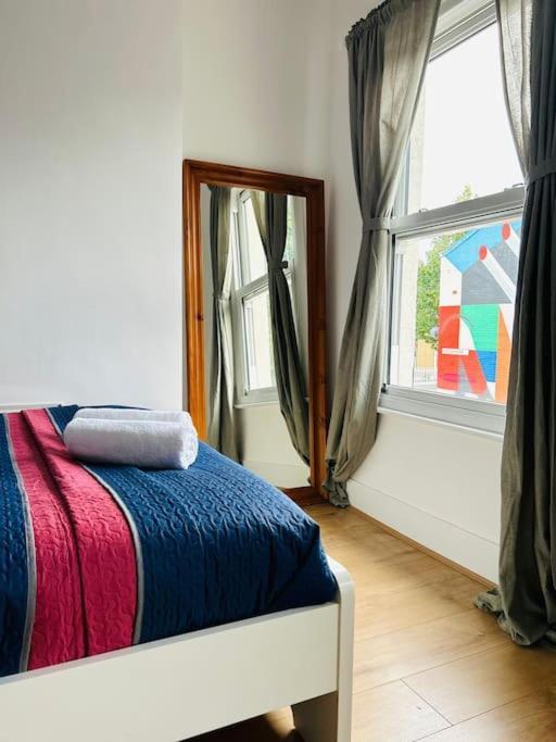 Elegant House In Stratford Apartment London Bagian luar foto