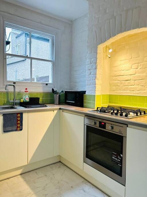 Elegant House In Stratford Apartment London Bagian luar foto